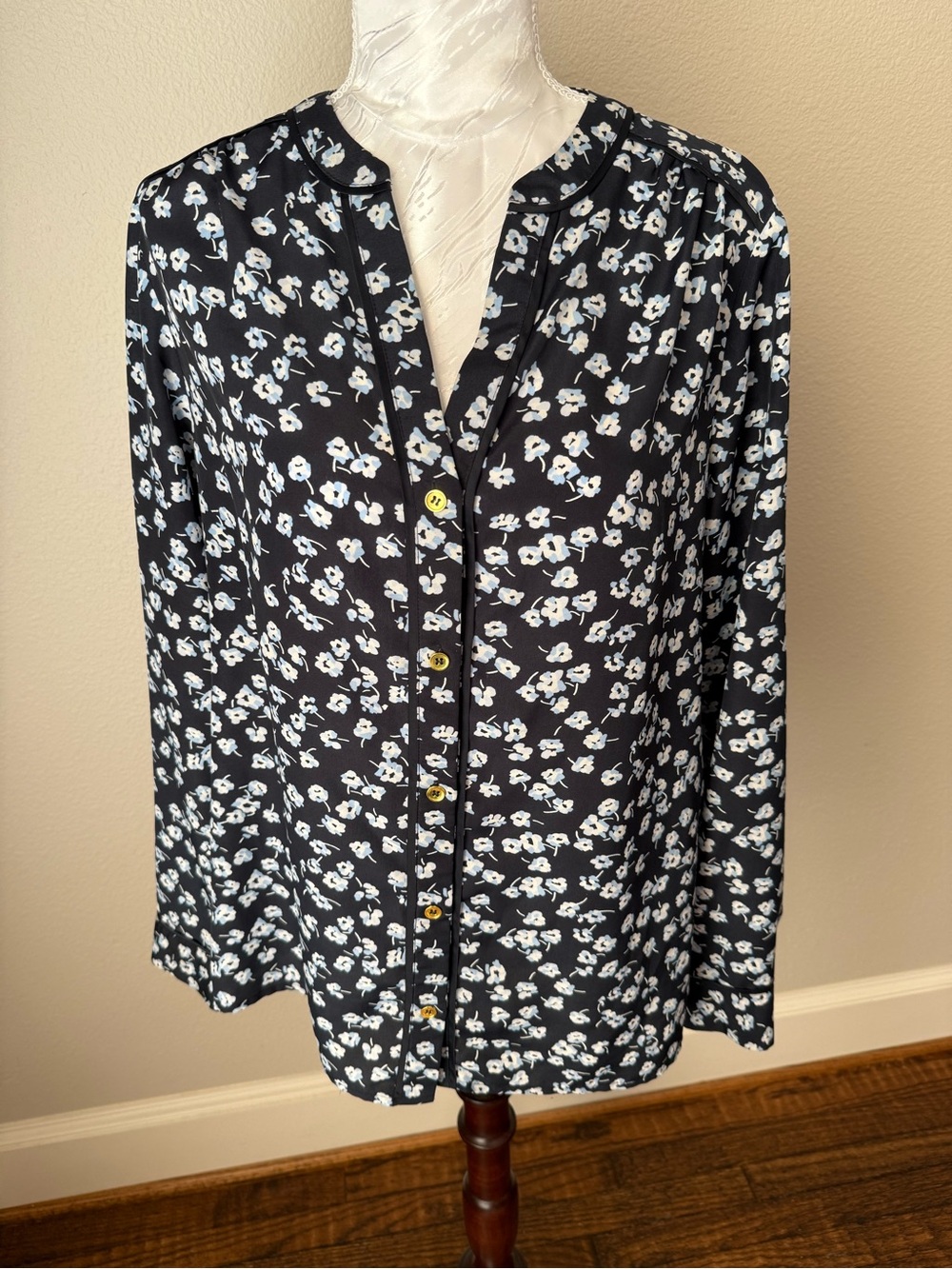 Jones New York Black Button-Front Blouse with White Floral Print